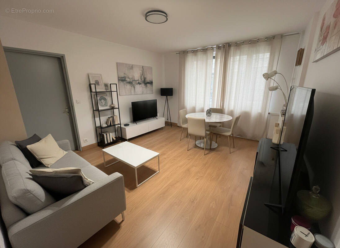 Appartement à SARTROUVILLE