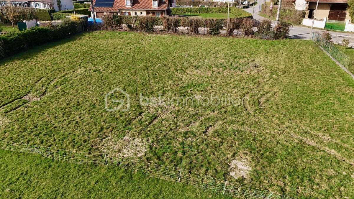 Terrain à SAINT-CLAIR-DE-LA-TOUR