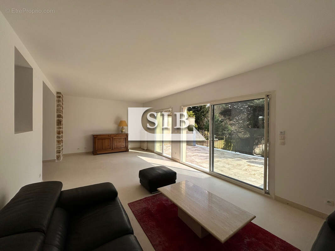 Maison à VERRIERES-LE-BUISSON