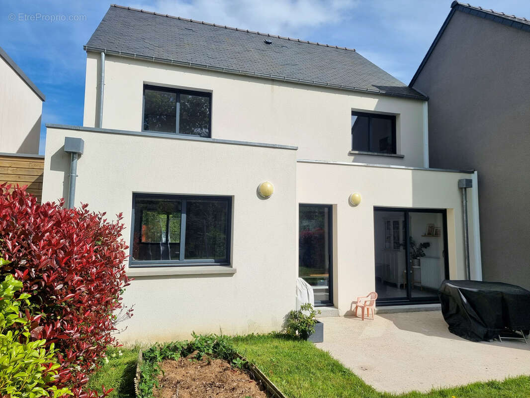Maison à SAINT-ERBLON