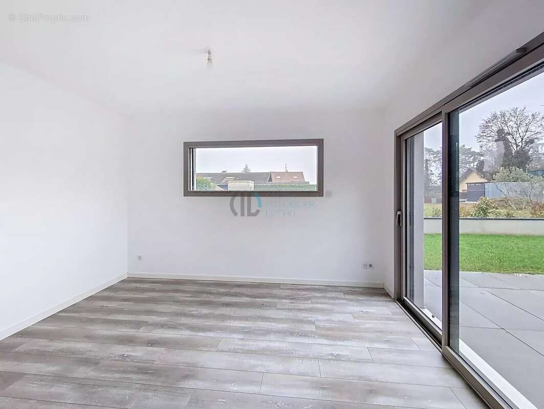 Maison à VETRAZ-MONTHOUX
