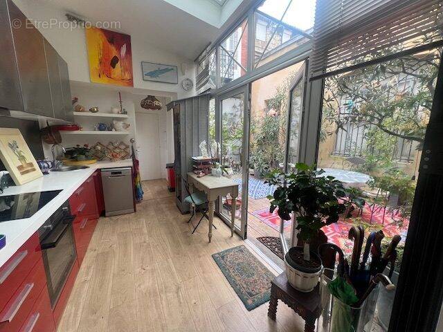 Cuisine ouverte sur terasse - Appartement à BORDEAUX