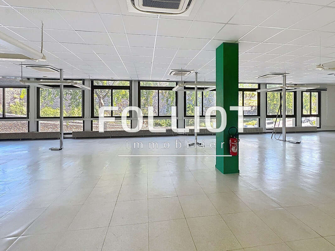 A vendre  saint lo  centre ville  50000   2500 m2 de bureaux - photo 4