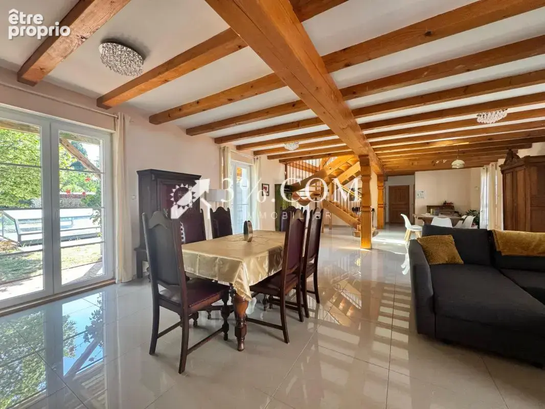 3%COM Propriété composée de 2 Maisons - piscine et jardin - photo 4