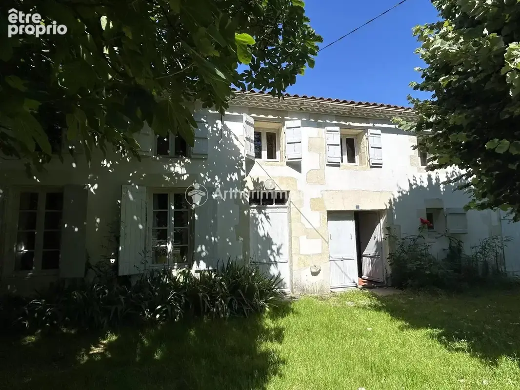 Maison à SAINT-JEAN-D'ANGELY