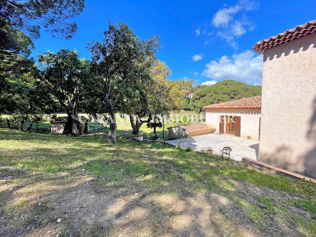 Vente Villa 9 pièces Ste Maxime avec garage et T3 indépendant. - photo 6