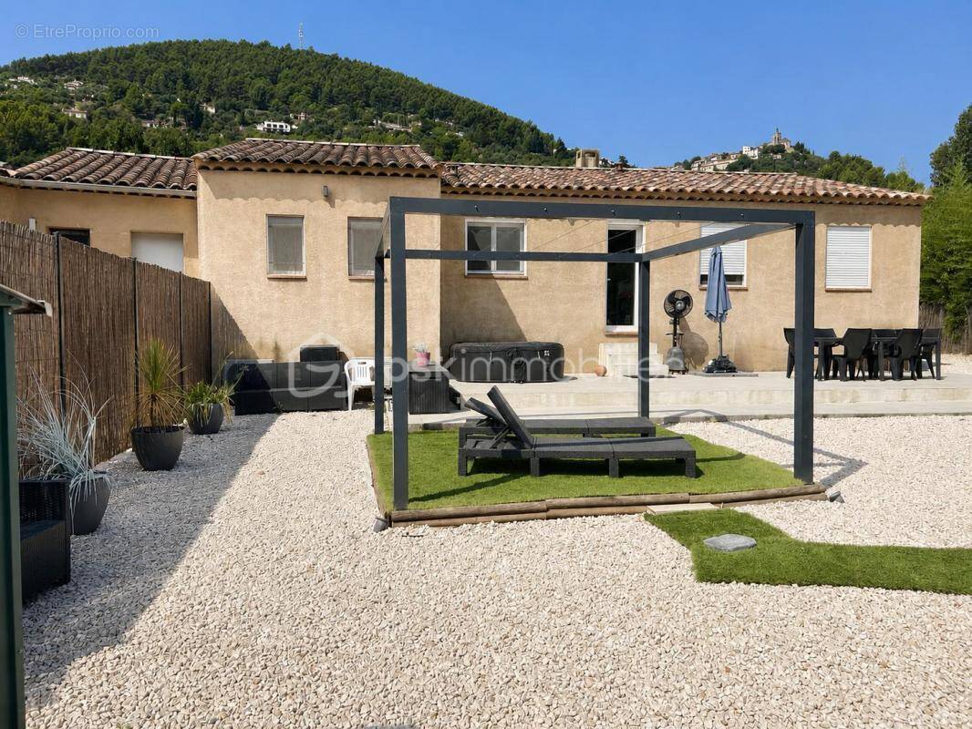 Maison à SOLLIES-PONT