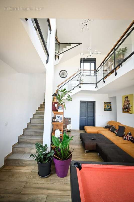 Maison 149 m² à Saint-Denis  - photo 3