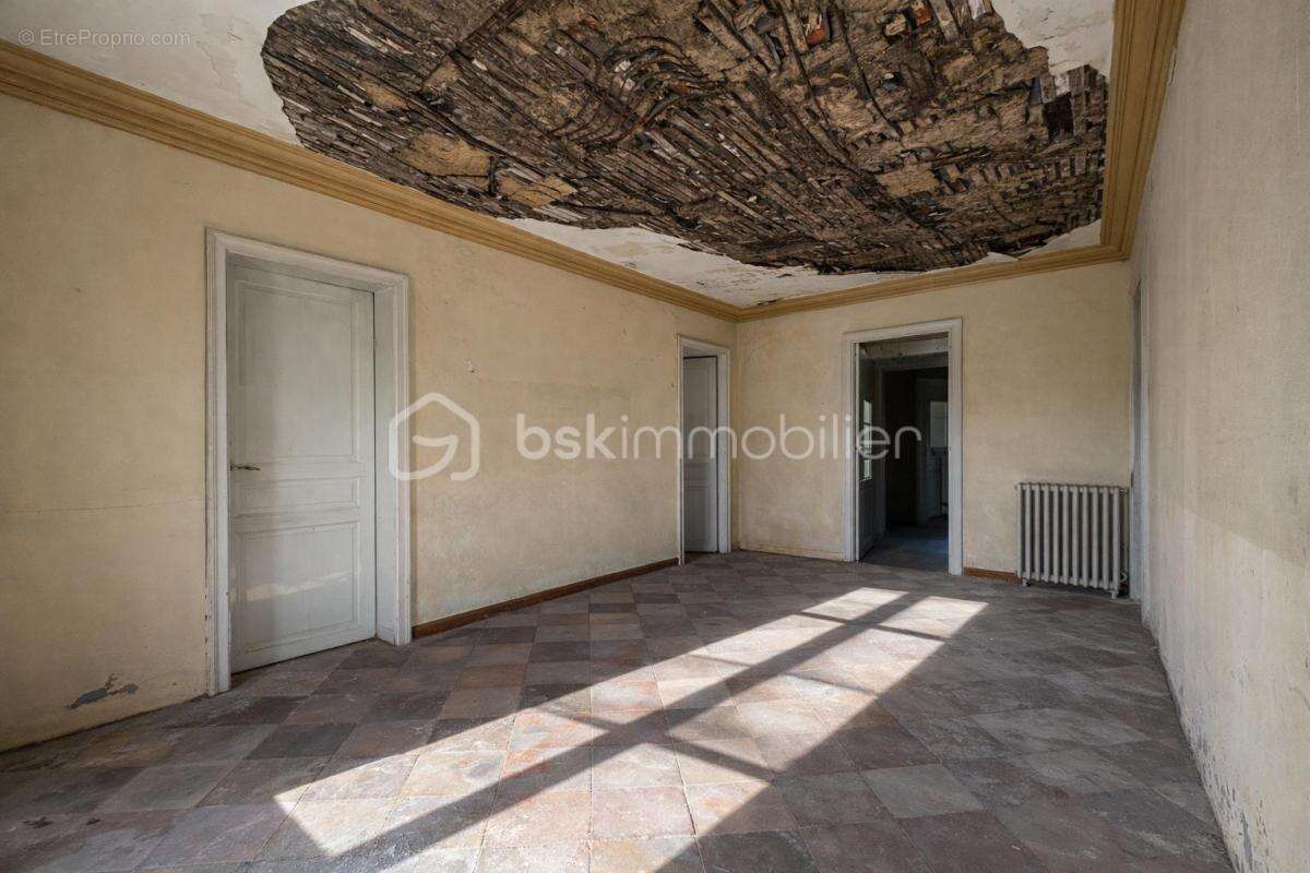 Maison à fort potentiel – 180 m² habitables + combles aménageables – Terrain de 2 420 m² - photo 8