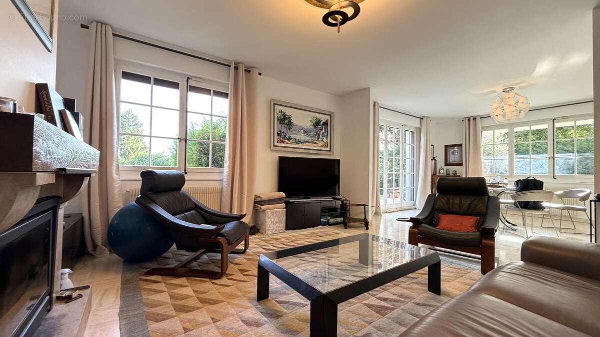 Maison à PREVESSIN-MOENS