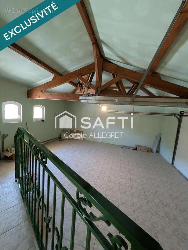 Maison 180 m² à Bourg-Saint-Christophe  - photo 9