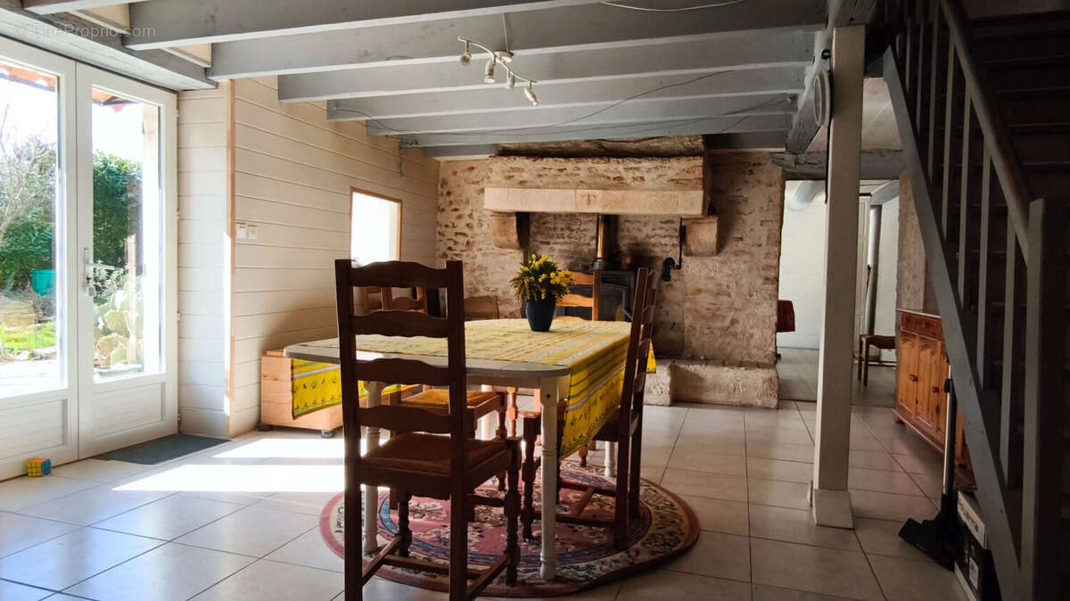 Maison à CHAMPAGNE-LE-SEC