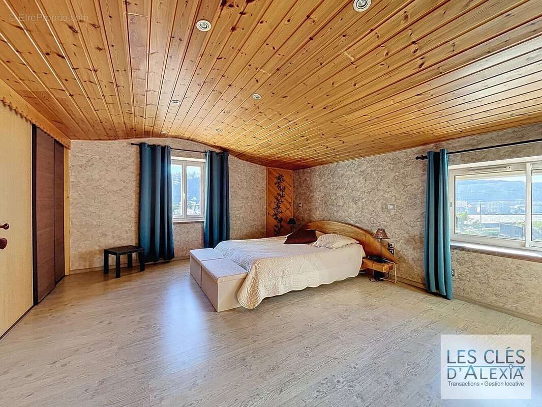 Maison à SAINT-CYR-SUR-LE-RHONE