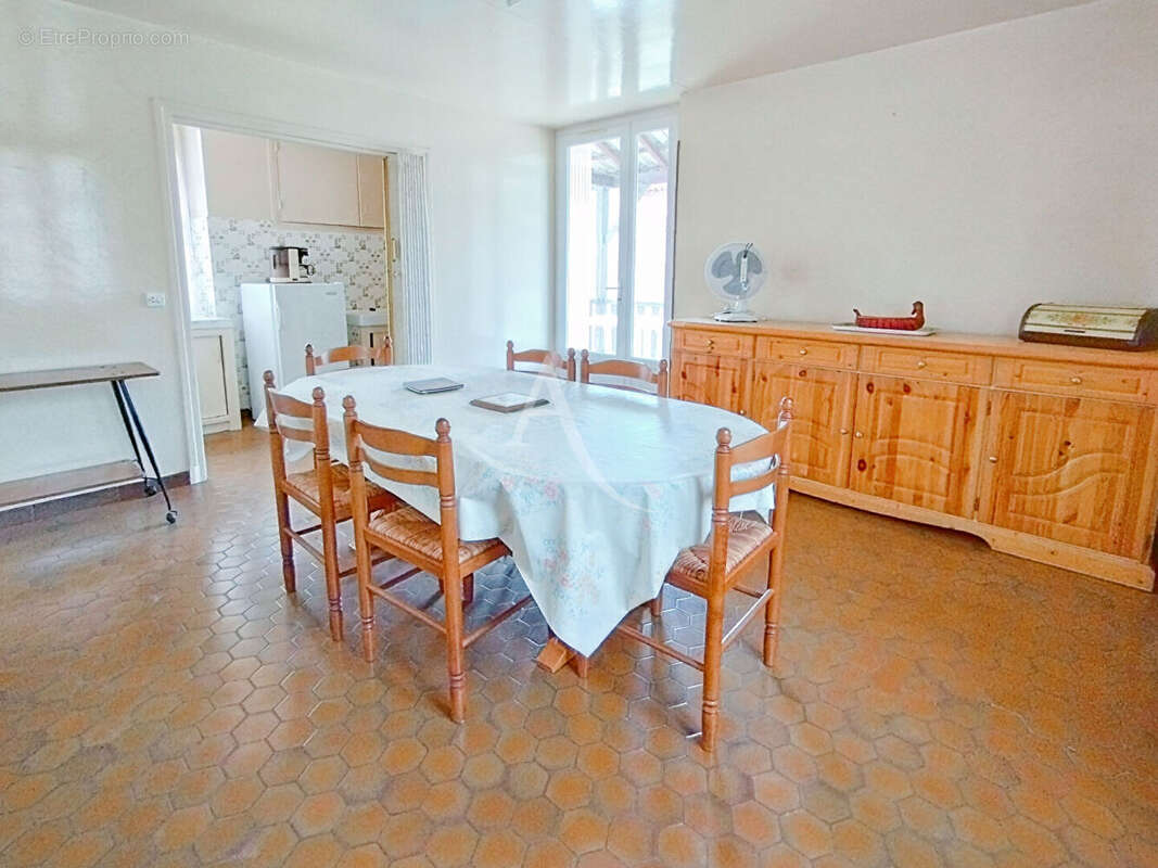 Maison à LES JUNIES