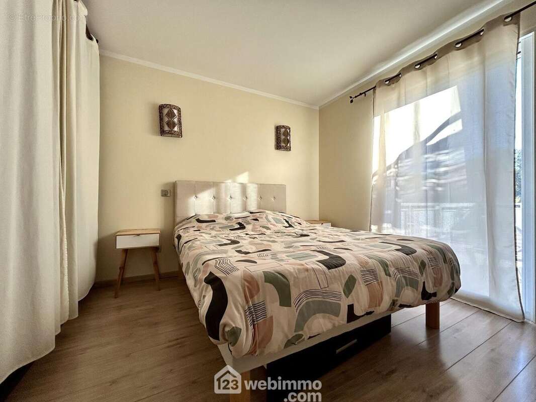 Chambre n°1 avec accès terrasse - Maison à TALASANI