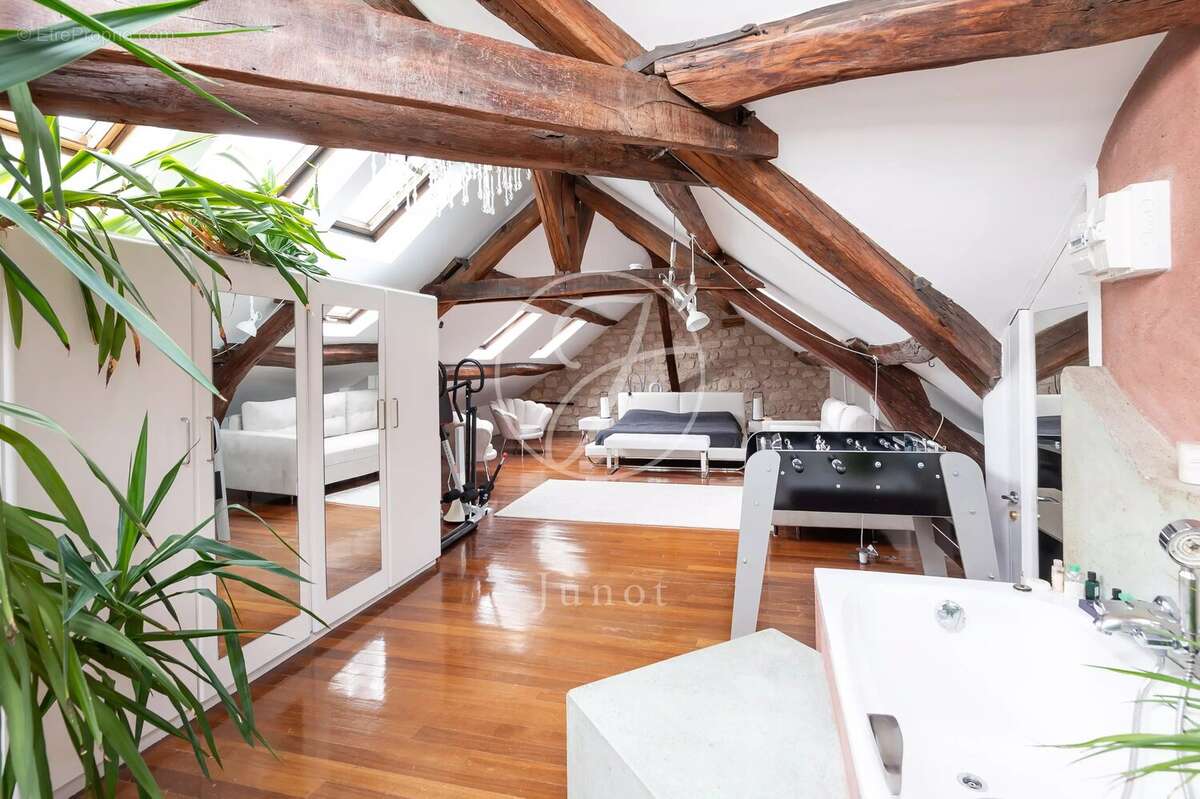 Appartement à PARIS-18E