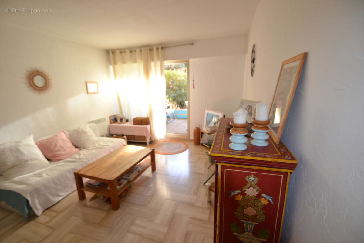 Appartement à VALLAURIS