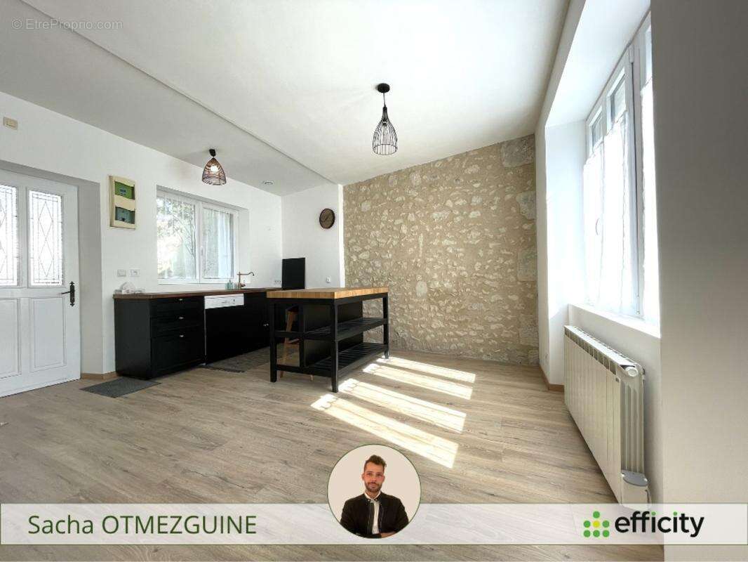 Maison à YZEURES-SUR-CREUSE