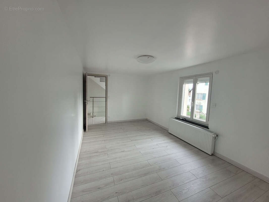 Maison à VILLAGE-NEUF