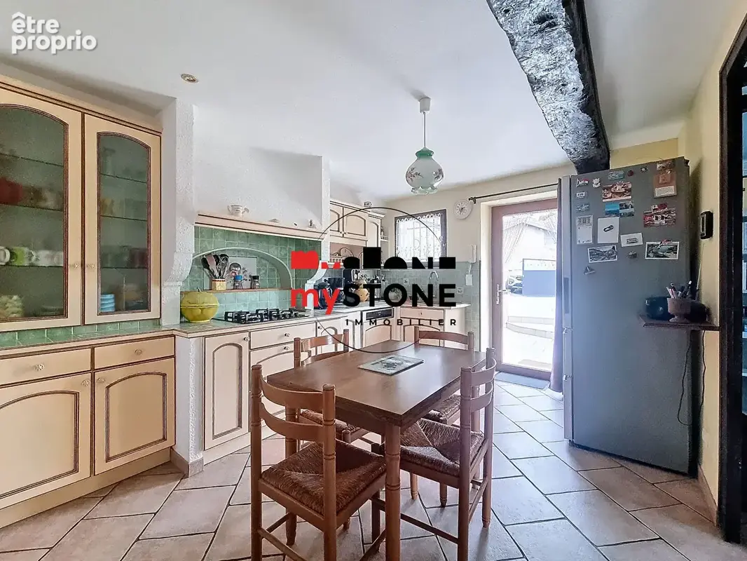 ST DIDIER DE FORMANS - Maison 98m² avec joli extérieur et dépendances. - photo 4