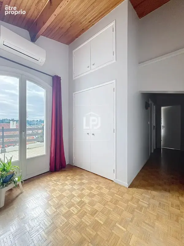 Rare maison familiale individuelle – T7 de 197 m² sur une parcelle de 631 m² avec piscine et garages, dans un cadre résidentiel  - photo 8