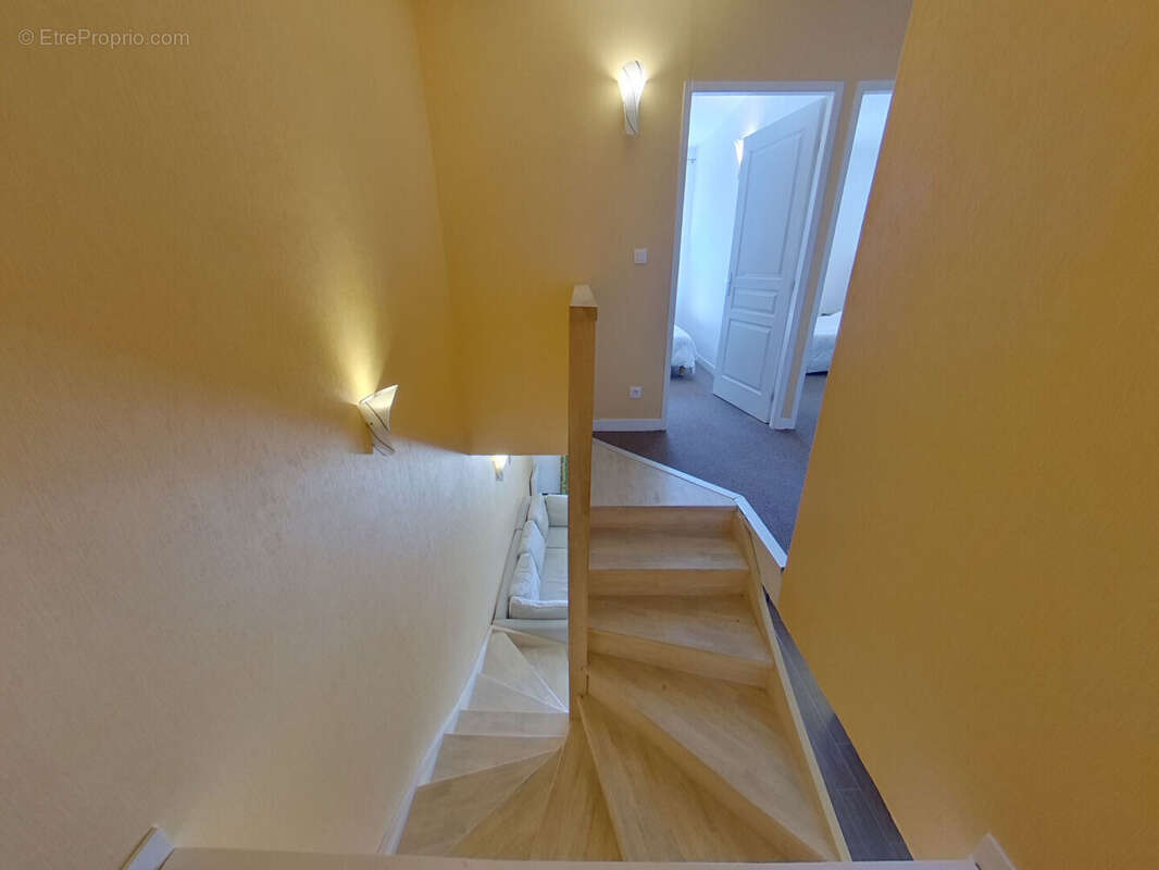 Type 3 en duplex - terrasse  - parking privatif - piscine - photo 6