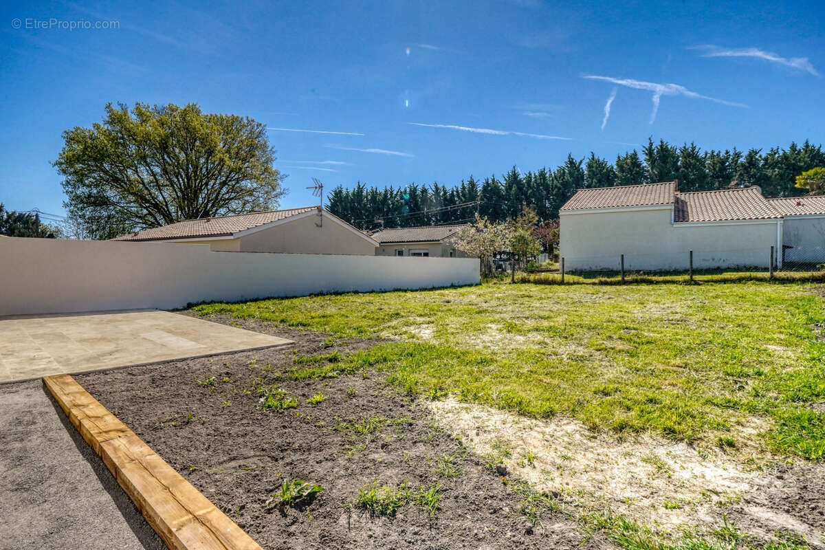 Maison à MONTLIEU-LA-GARDE