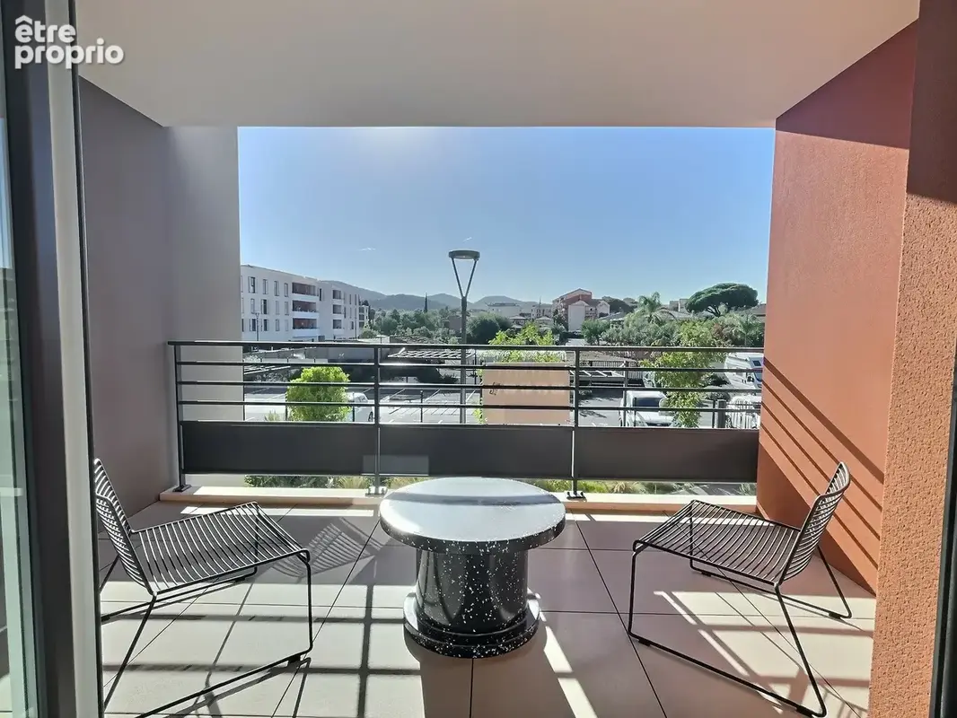 Hyères : studio avec terrasse et parking privatif - photo 4