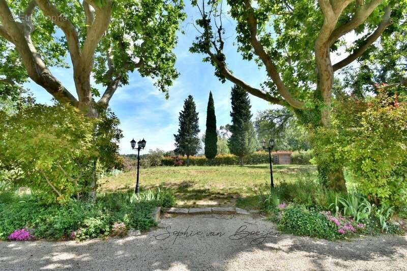 Appartement à vendre 5 pièces AIX EN PROVENCE (13) - 118 m², 3 chambres, un jardin privatif, dans parc de 5 000 m² - photo 24