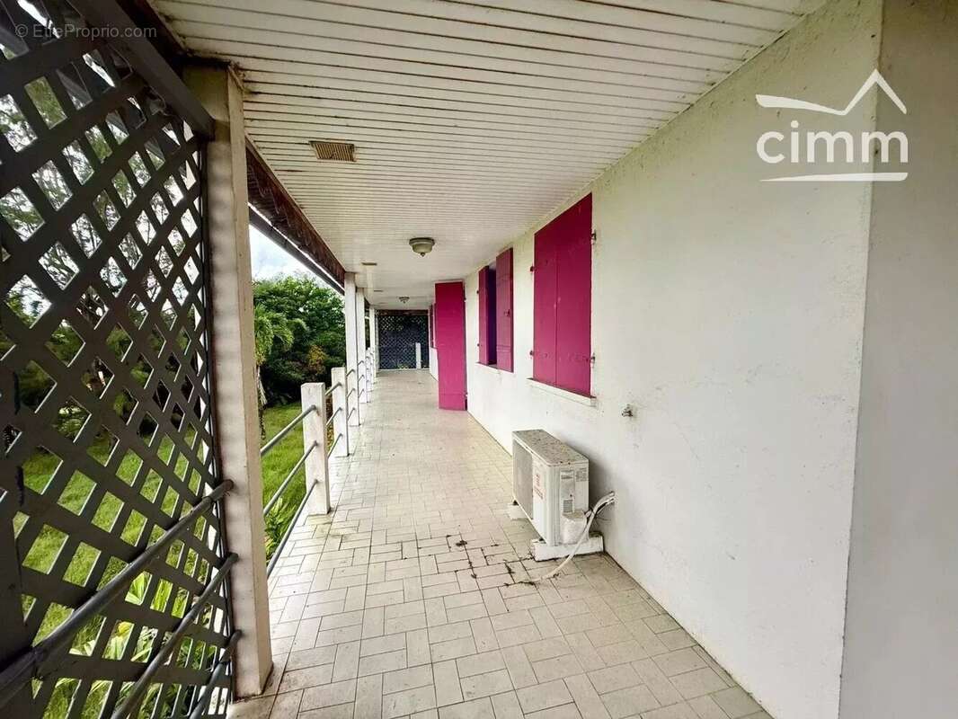 A vendre propriete deux batiments 8 pieces 304,26m² terrain 6595m² - photo 18