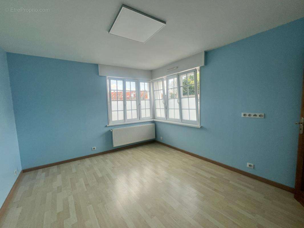 Maison 4 chambres  + annexe 82m2, garage, hangar et dépendances - photo 12