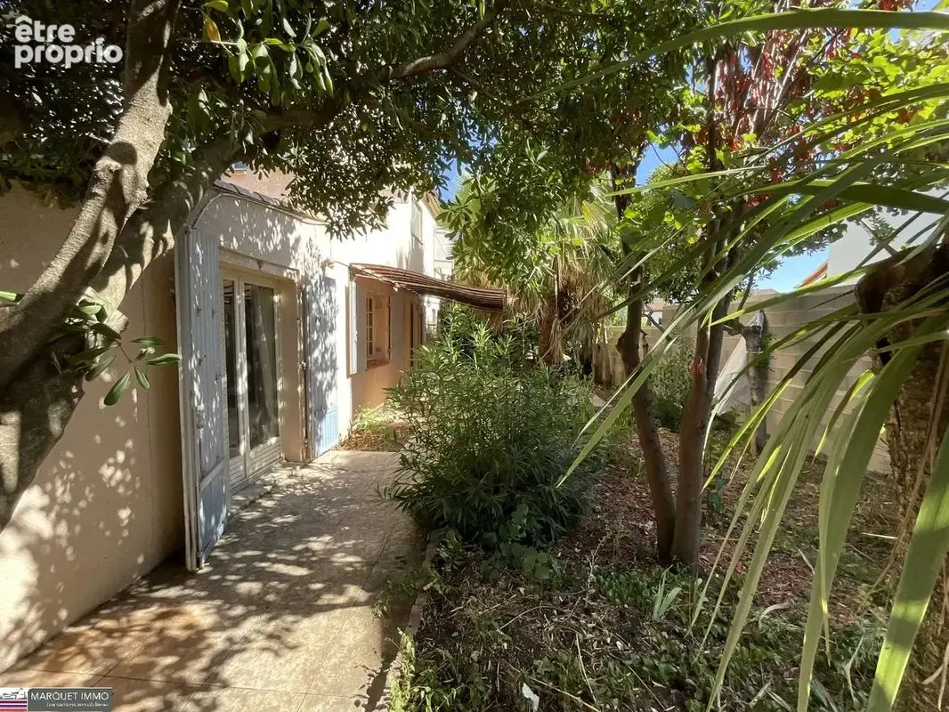 Cadre verdoyant et calme pour cette maison traditionnelle T6 de 141 m², en 3 faces, sur un terrain clos, arboré, piscinable et i - photo 5