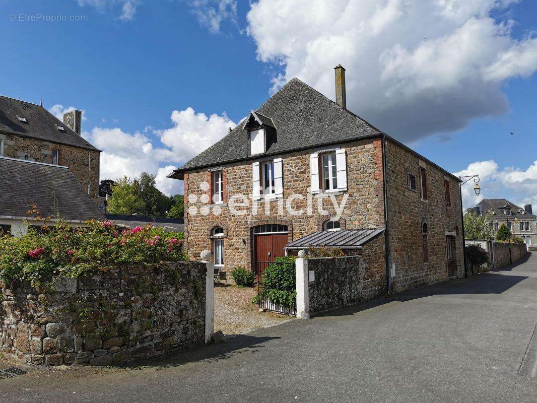 Maison à SAINT-SEVER-CALVADOS