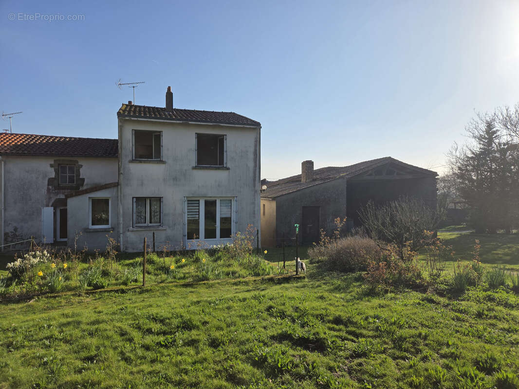 Maison à LES HERBIERS