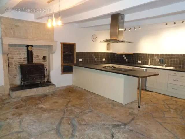Grande maison de village de caractère avec 3 chambres et dépendances - photo 3