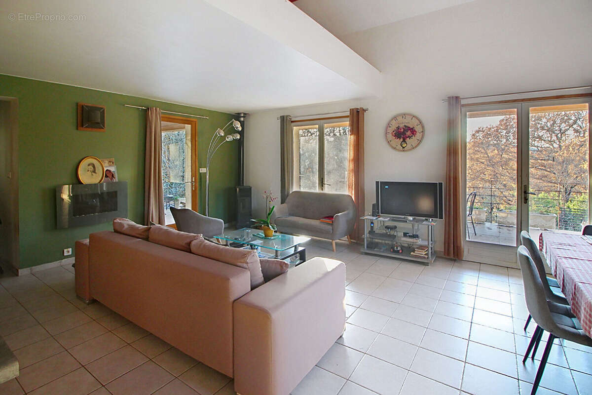 Maison à ENTRECASTEAUX