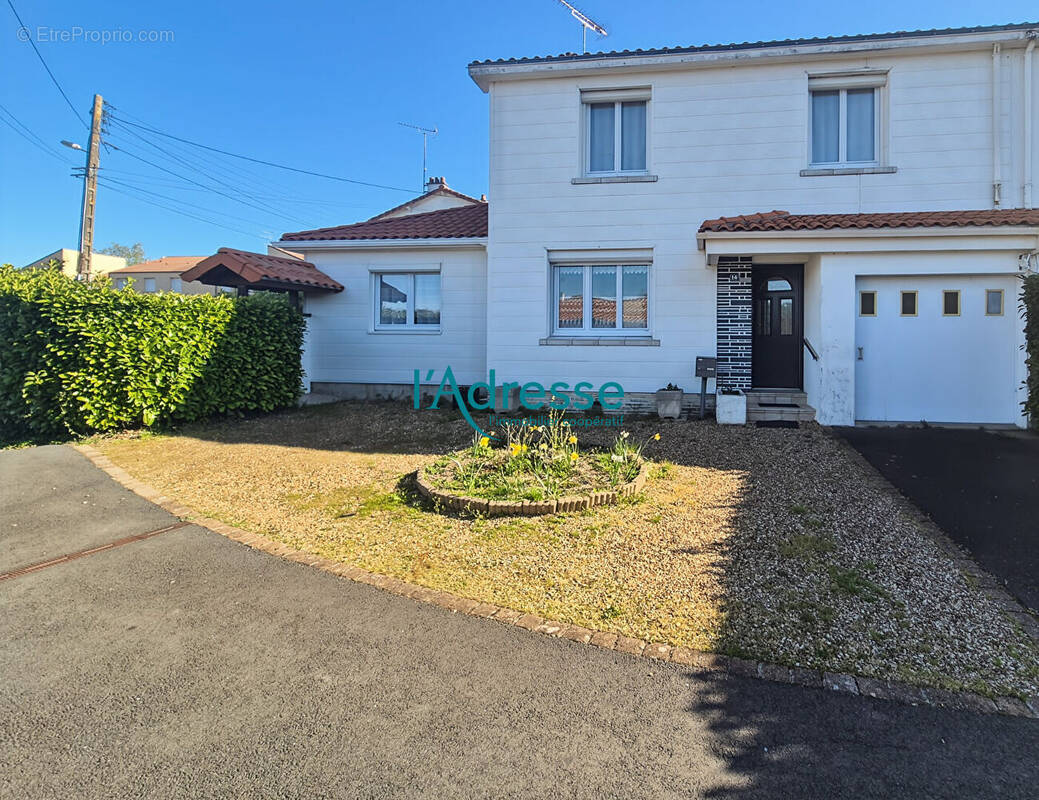 Maison à MONTREVAULT