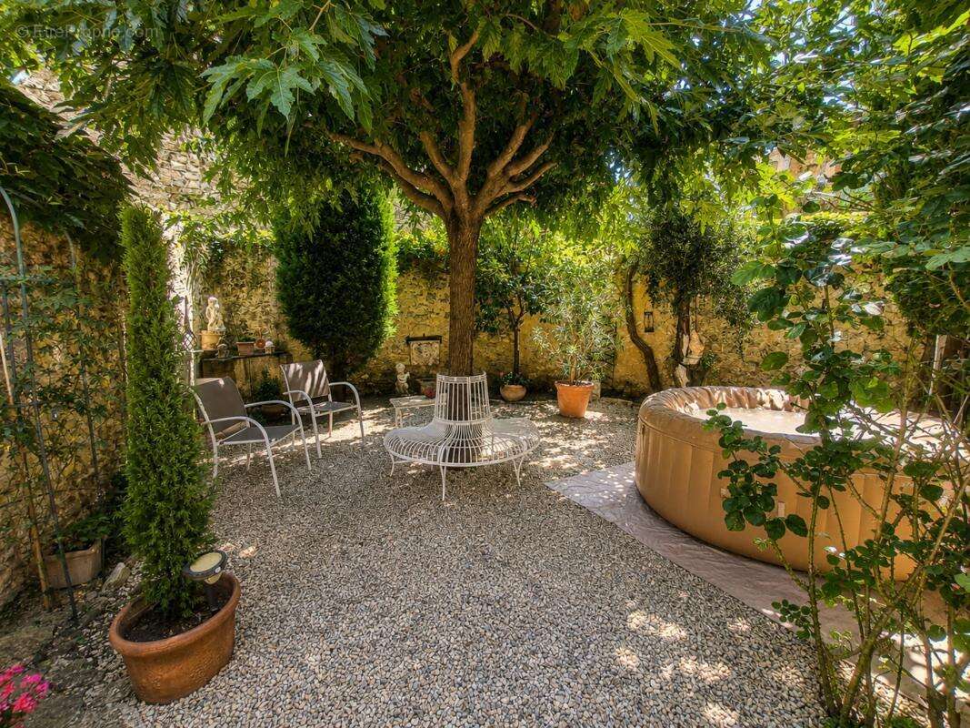 Maison 160 m² à Saint-Martin-De-La-Brasque  - photo 3