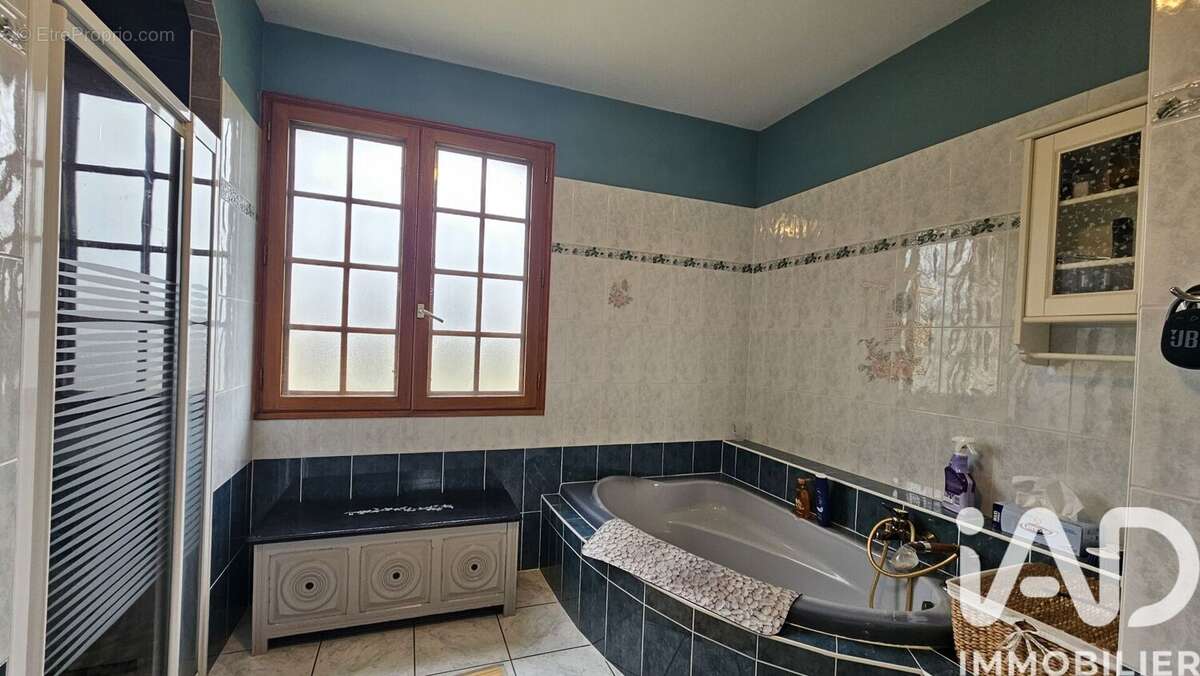 Maison 275 m² à Montignac-Charente  - photo 9