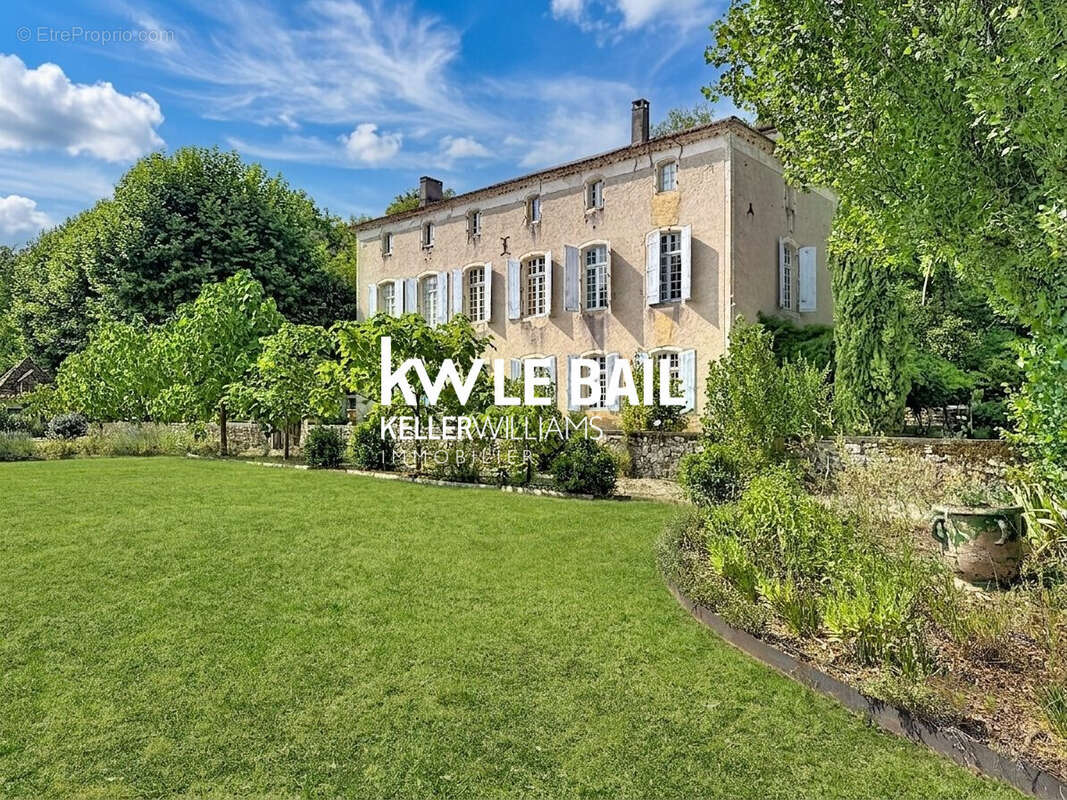 Maison 695 m² à Prayssac  - photo 2