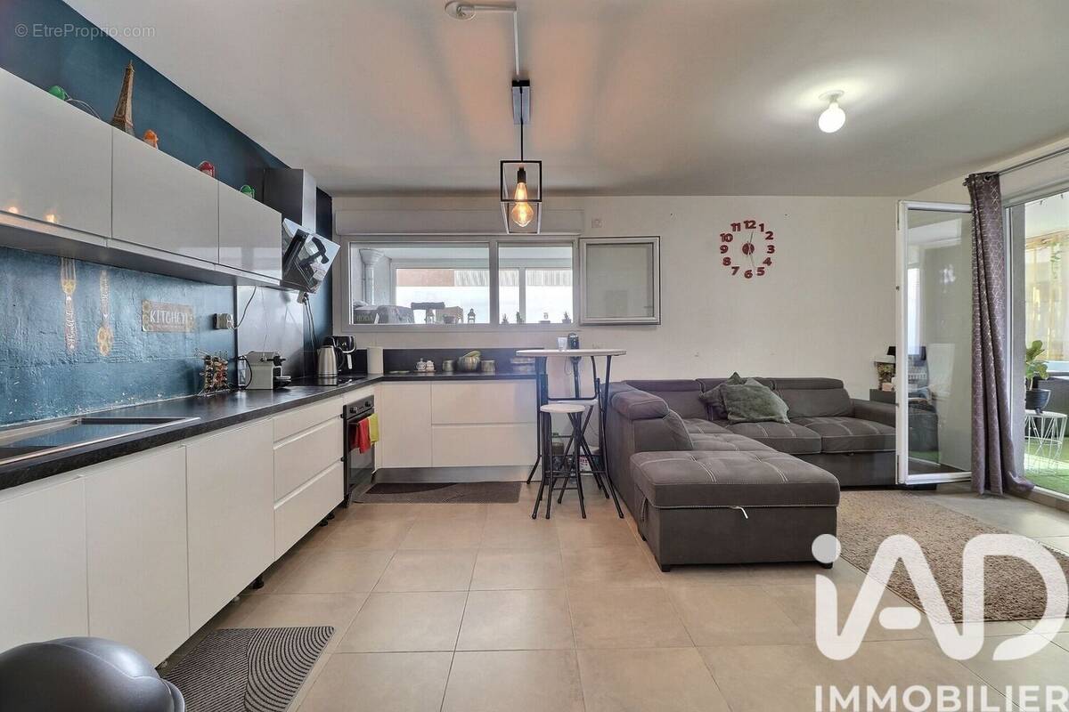 Photo 1 - Appartement à MARSEILLE-4E