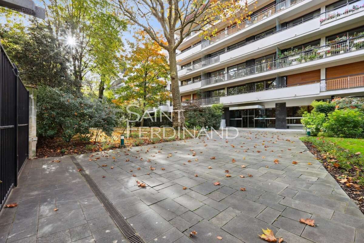 Appartement à NEUILLY-SUR-SEINE