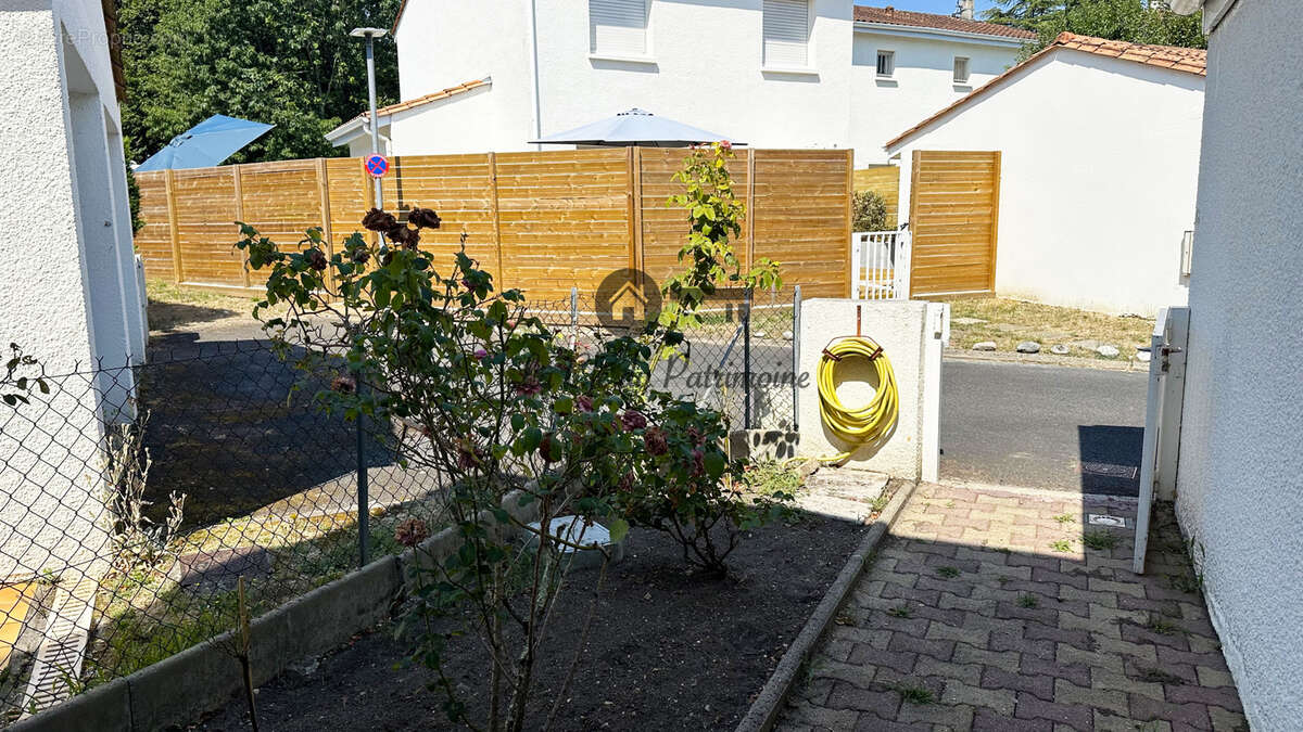 Bordeaux cauderan - une maison qui n'attend que vous 2 chambres - jardin-garage - photo 24