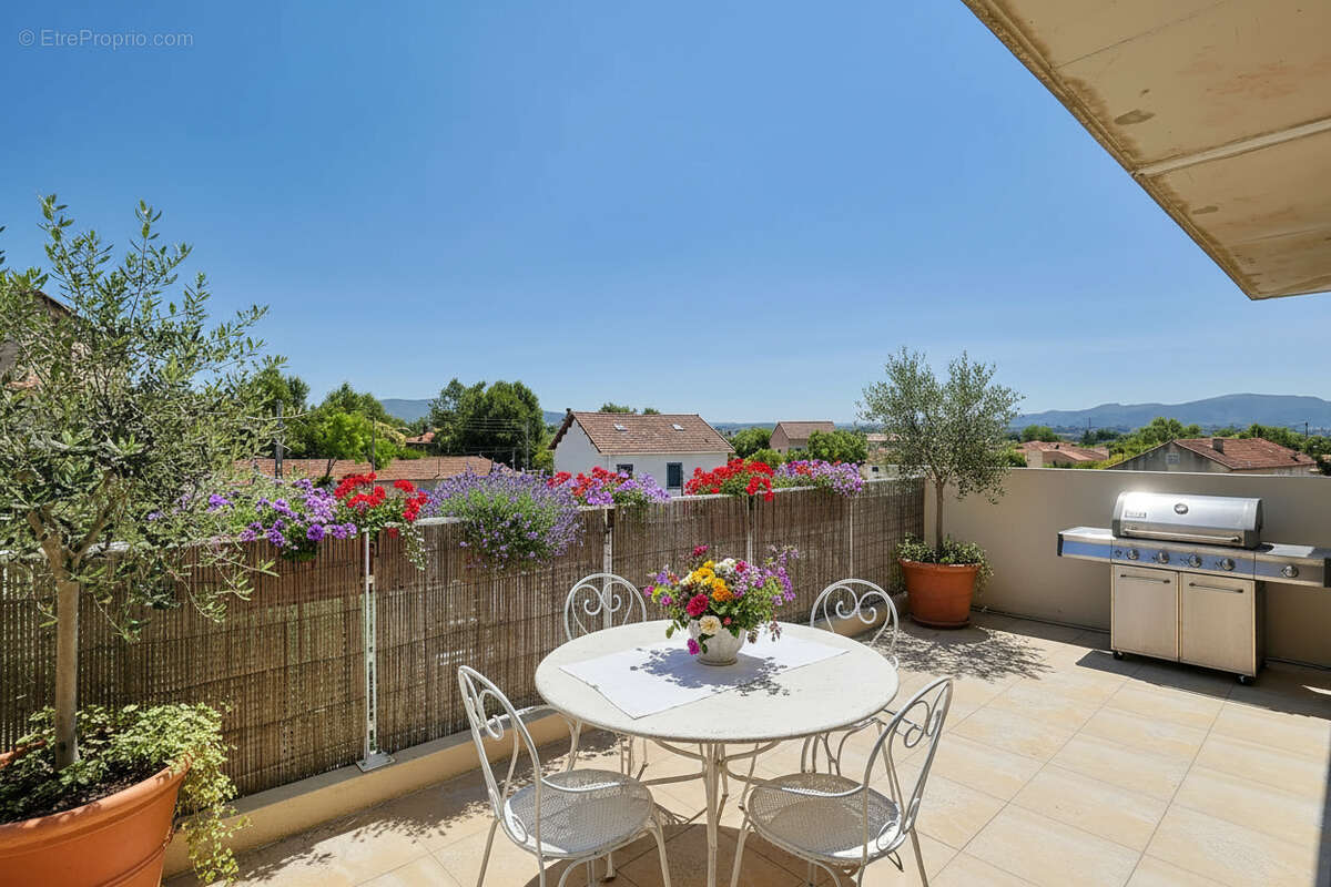 Appartement Marseille 3 pièce(s) 72.40 m2 - photo 3