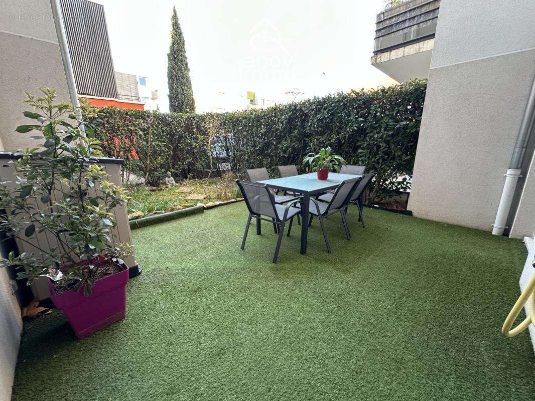 Appartement à MEYZIEU