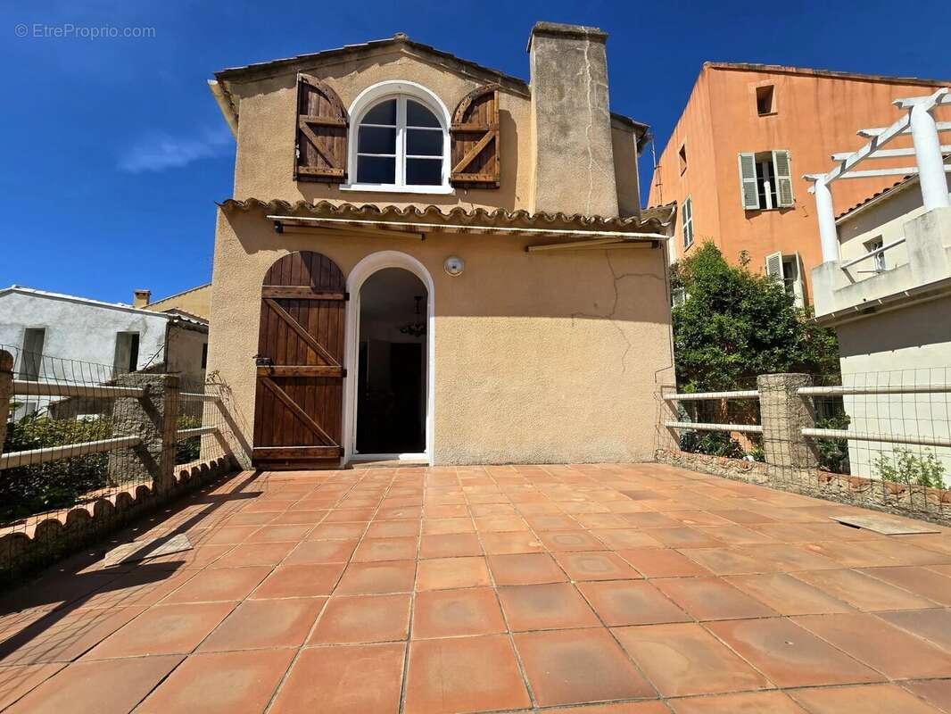 Maison à BORMES-LES-MIMOSAS