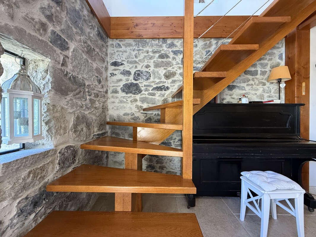 Maison à PERS-JUSSY