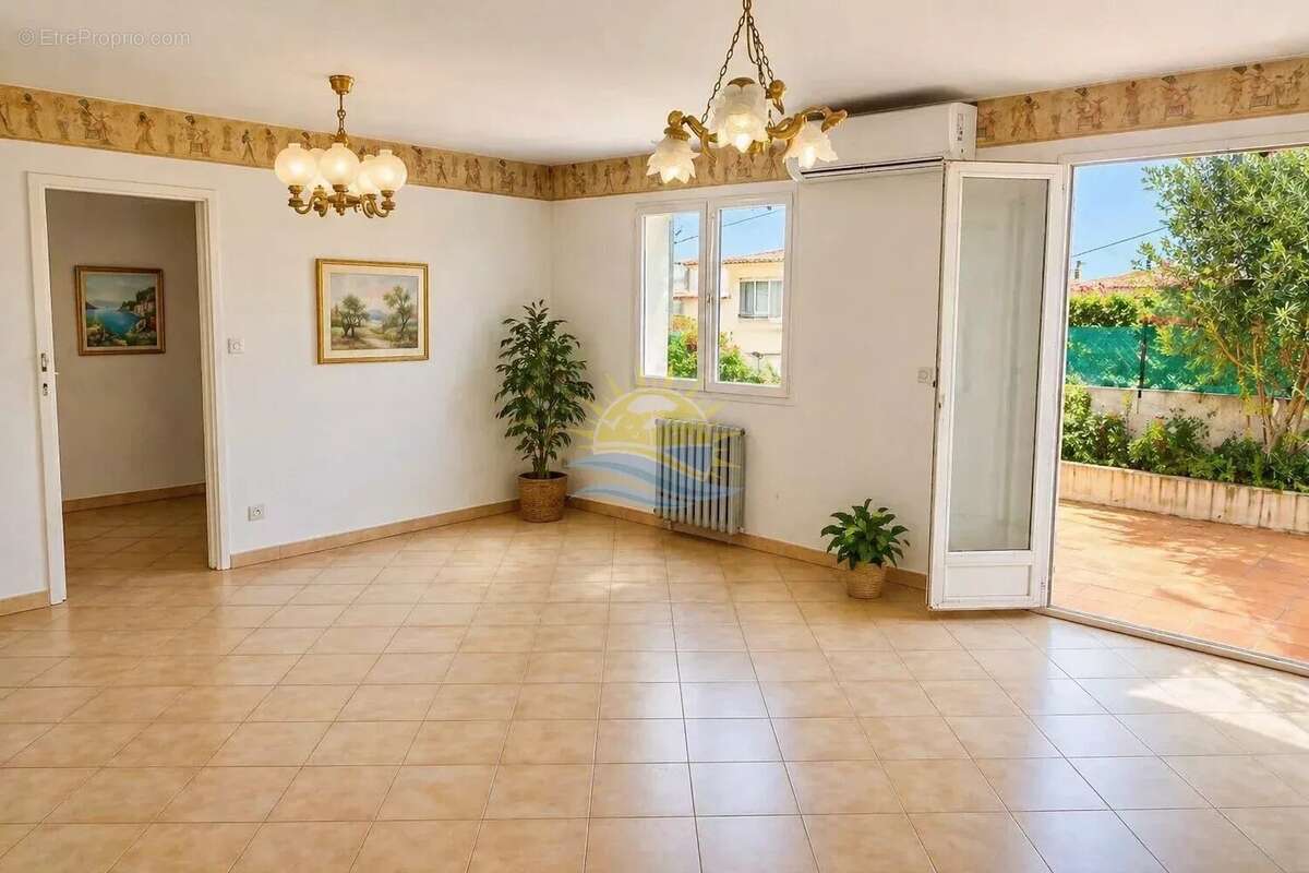 Maison à CHATEAUNEUF-LES-MARTIGUES
