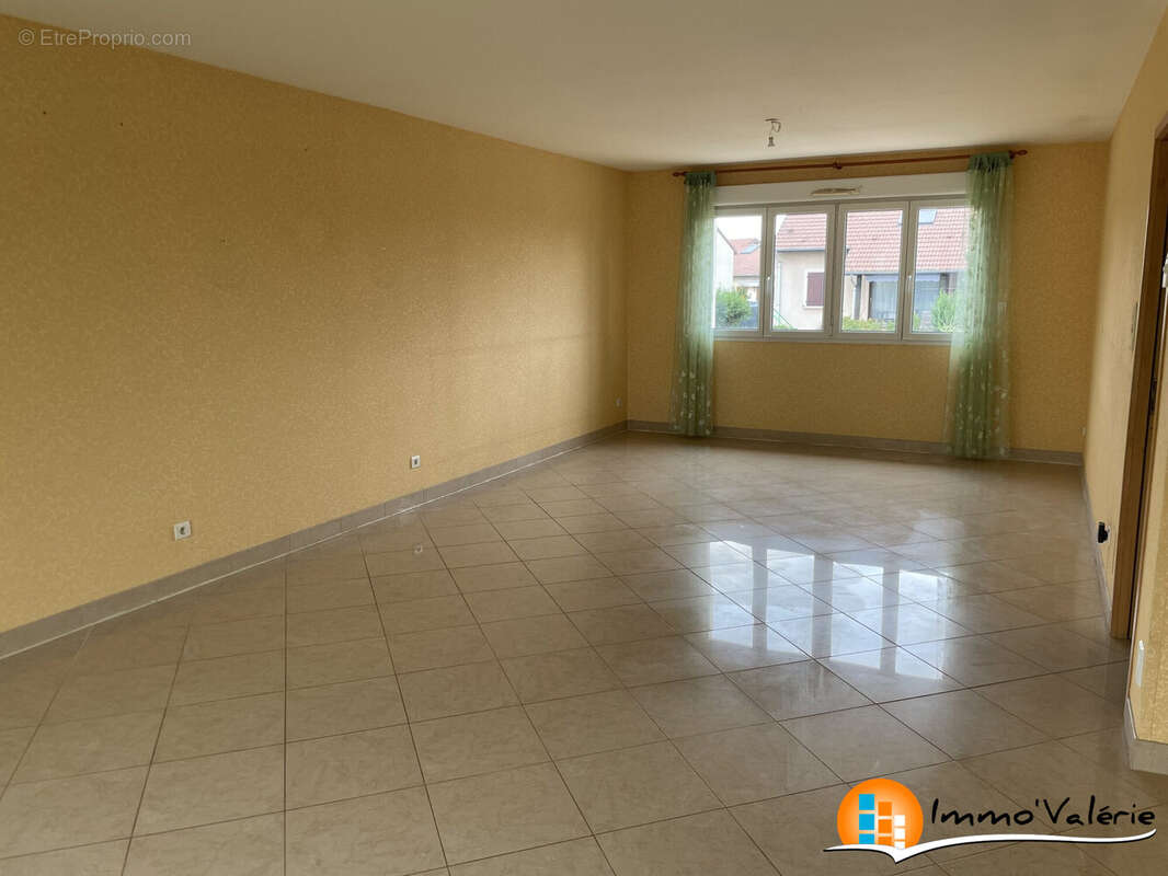 Maison 113 m² à Charmes  - photo 7