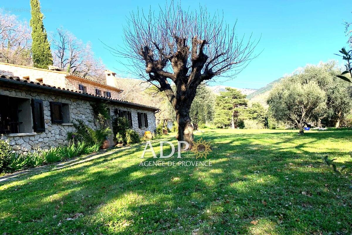 Maison à SAINT-VALLIER-DE-THIEY